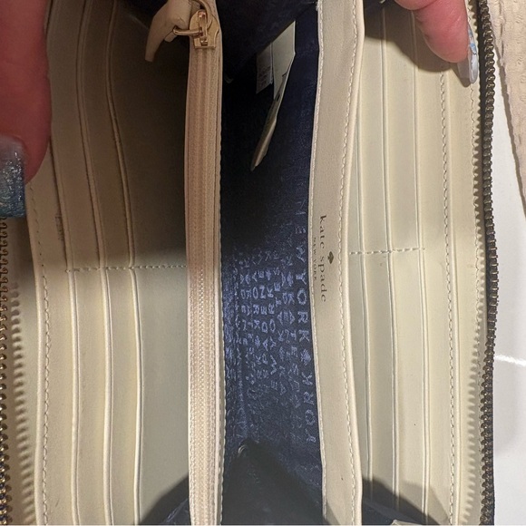 Kate Spade full zip around wallet - Picture 2 of 2